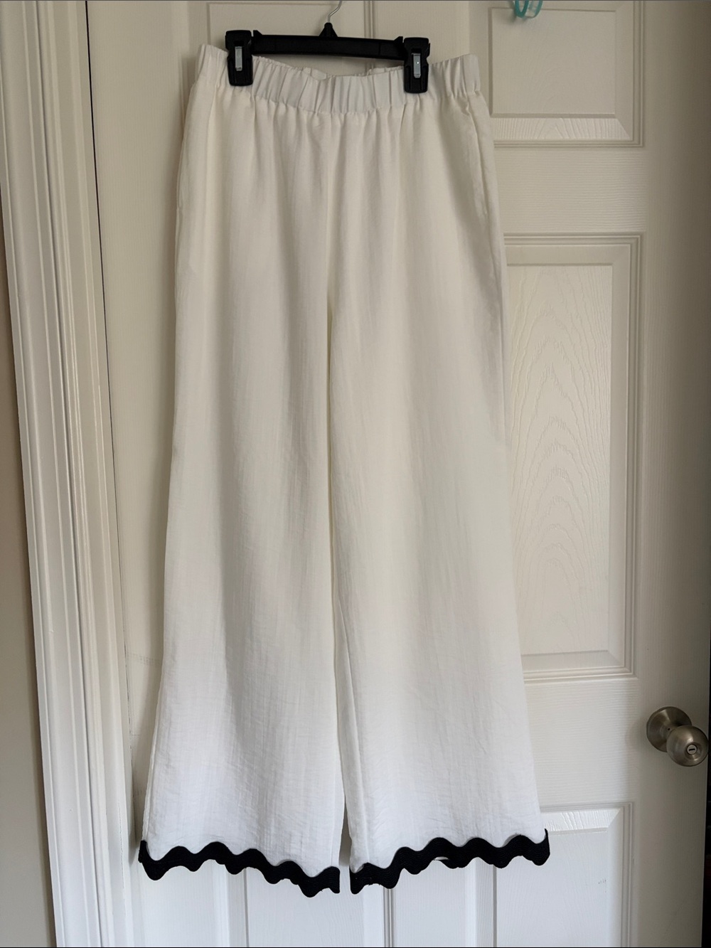 Pretty Garden White Lined Pants with Black Scallop Trim-Worn Once-Medium